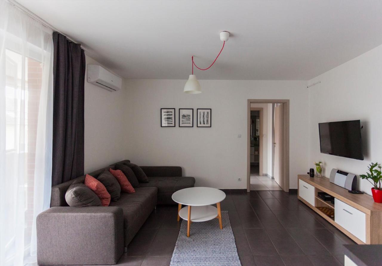 Dobo Apartman Seghedin Exterior foto