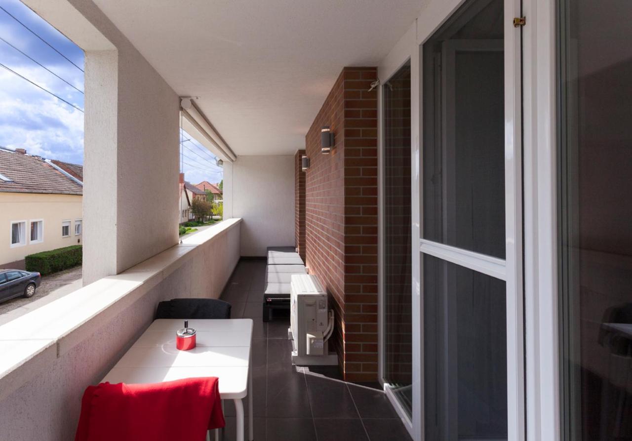 Dobo Apartman Seghedin Exterior foto